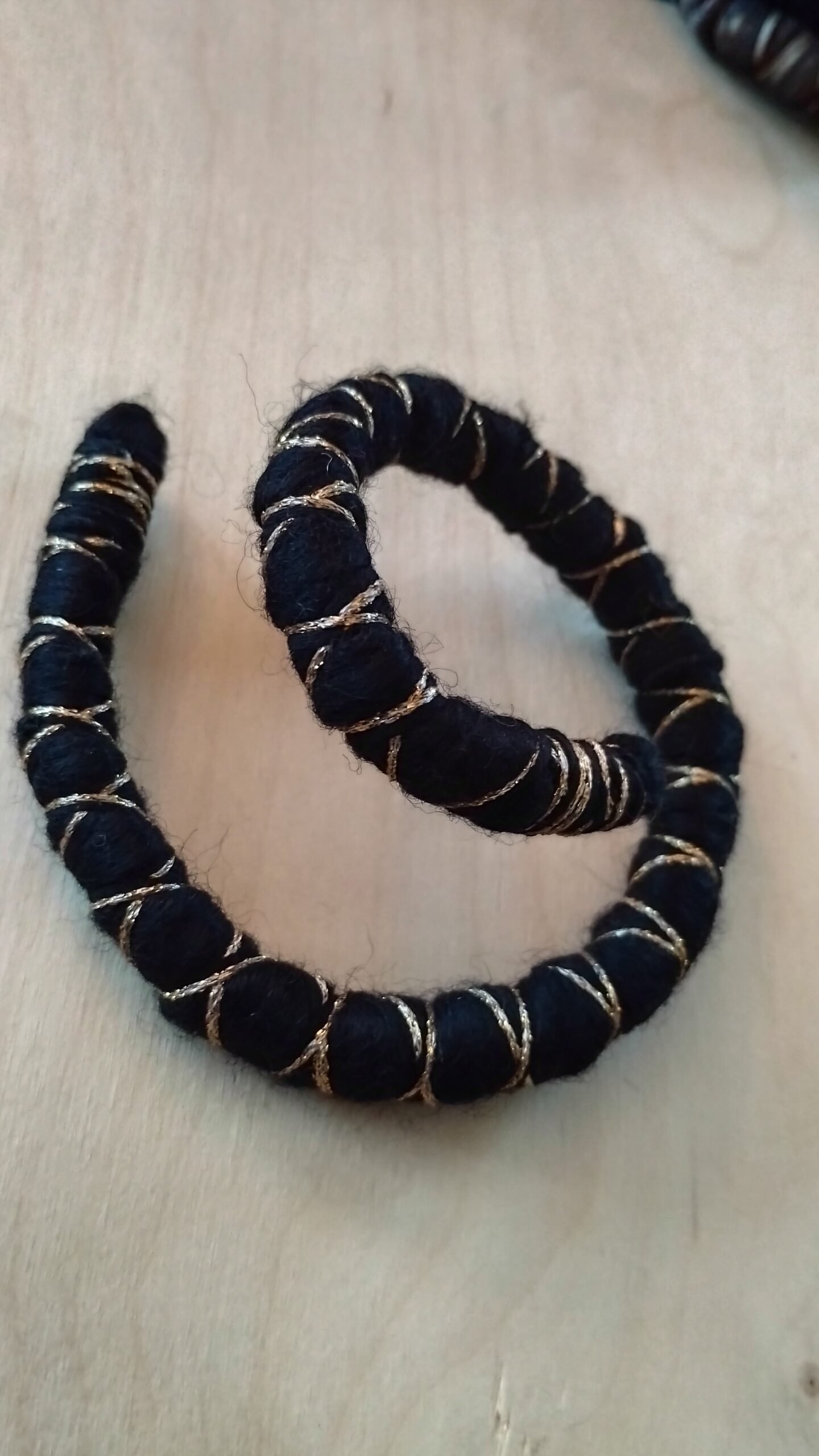 Dreadspirale - 30cm Schwarz Gold – Bild 2